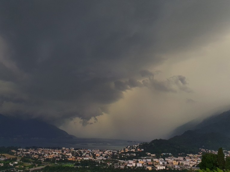 Gewitter über Stadt