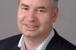 Porträt von Prof. Adrian Jäggi